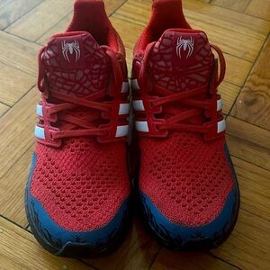 Kids spider man addidas great condition